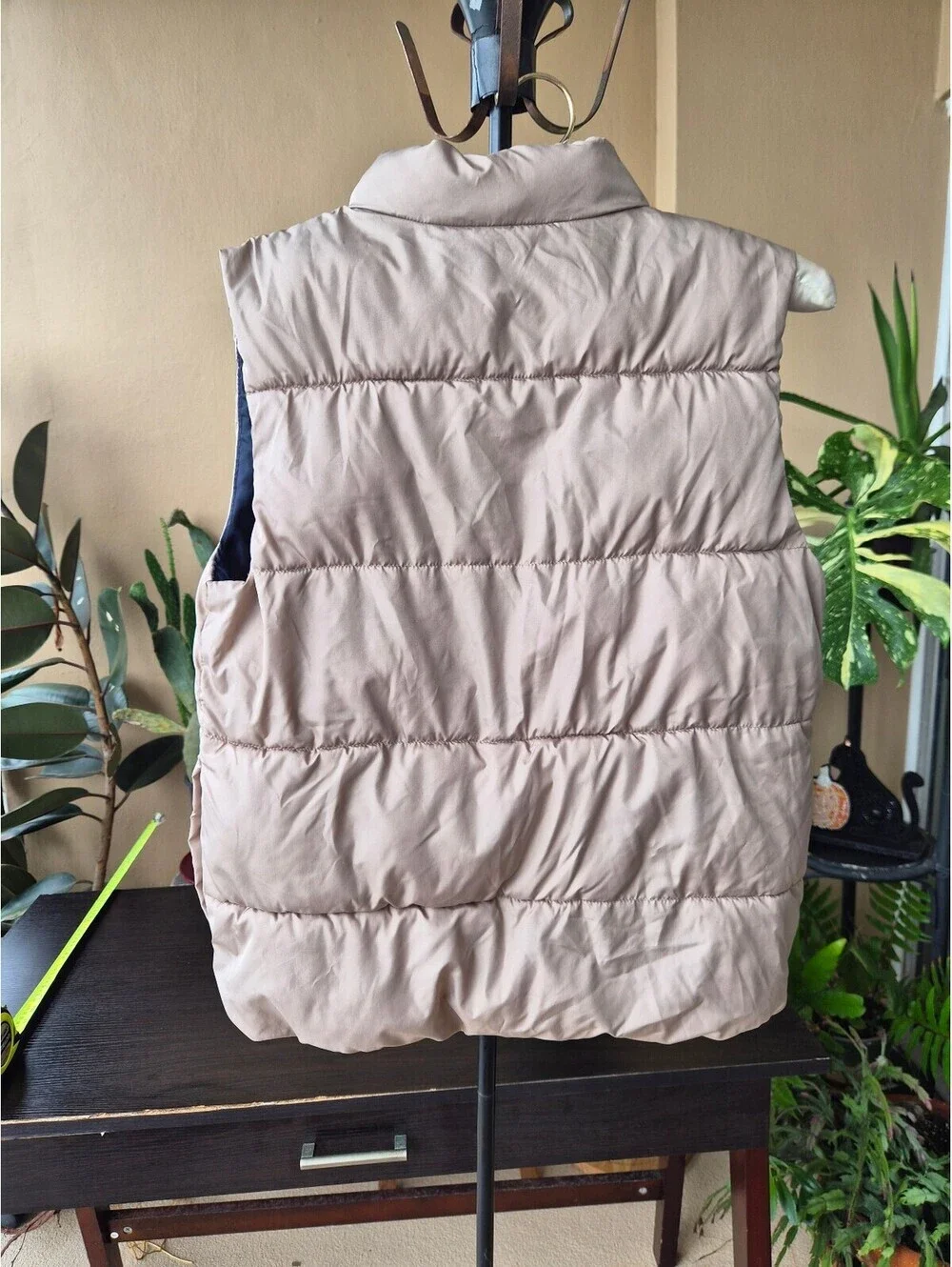 Old Navy Girls Water-Resistant Puffer Vest Beige Size Large 10-12